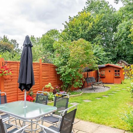 Red Cherry House Watford  Extérieur photo