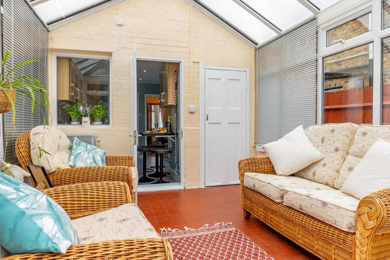 Red Cherry House Watford  Extérieur photo