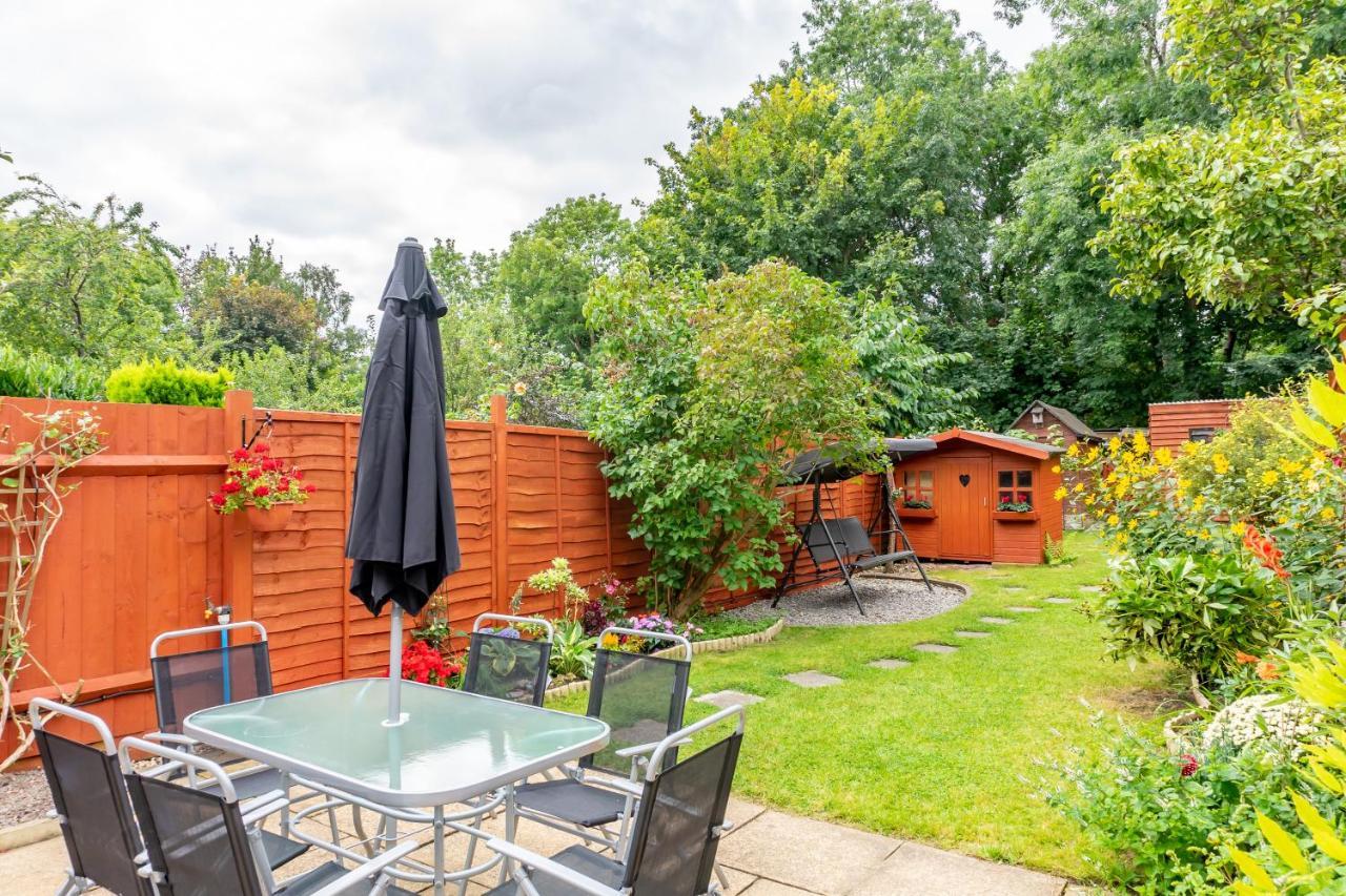Red Cherry House Watford  Extérieur photo