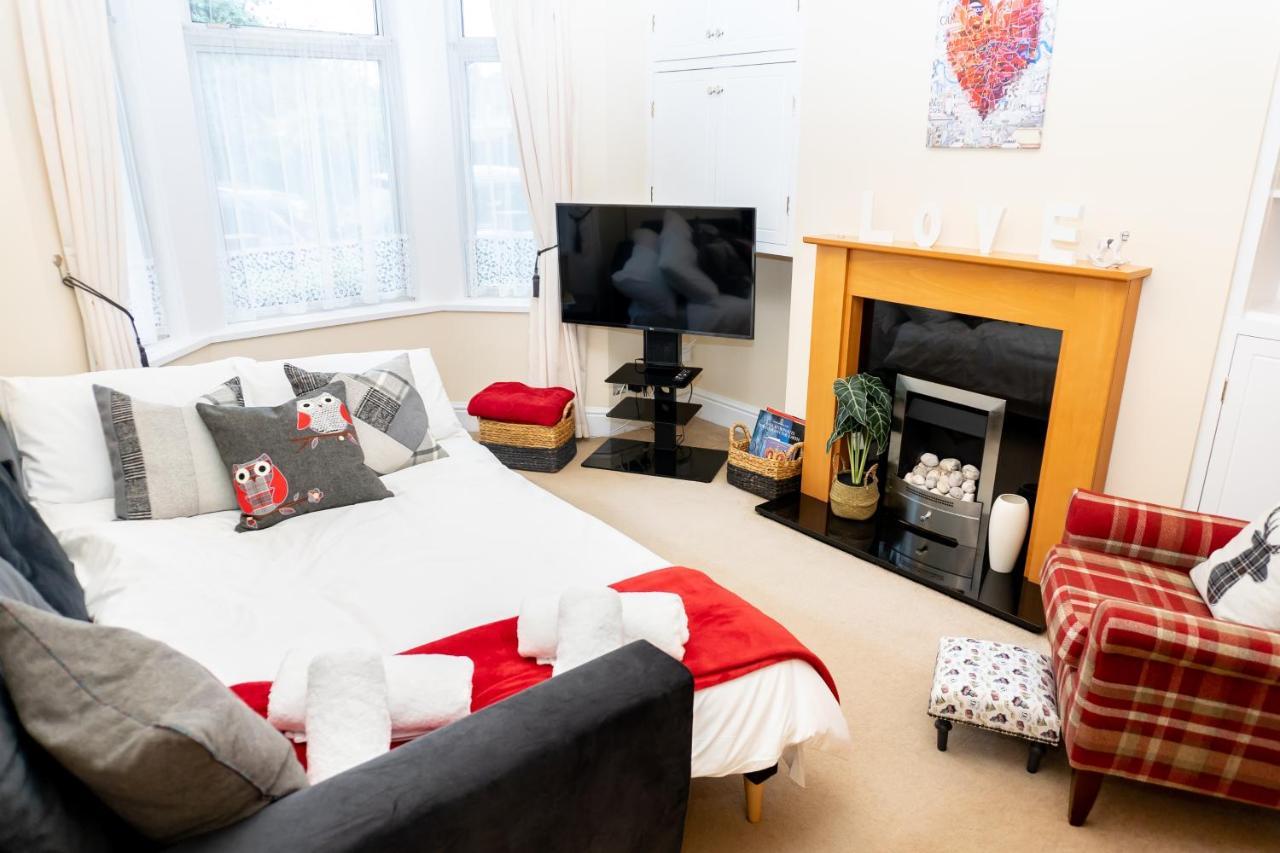 Red Cherry House Watford  Extérieur photo