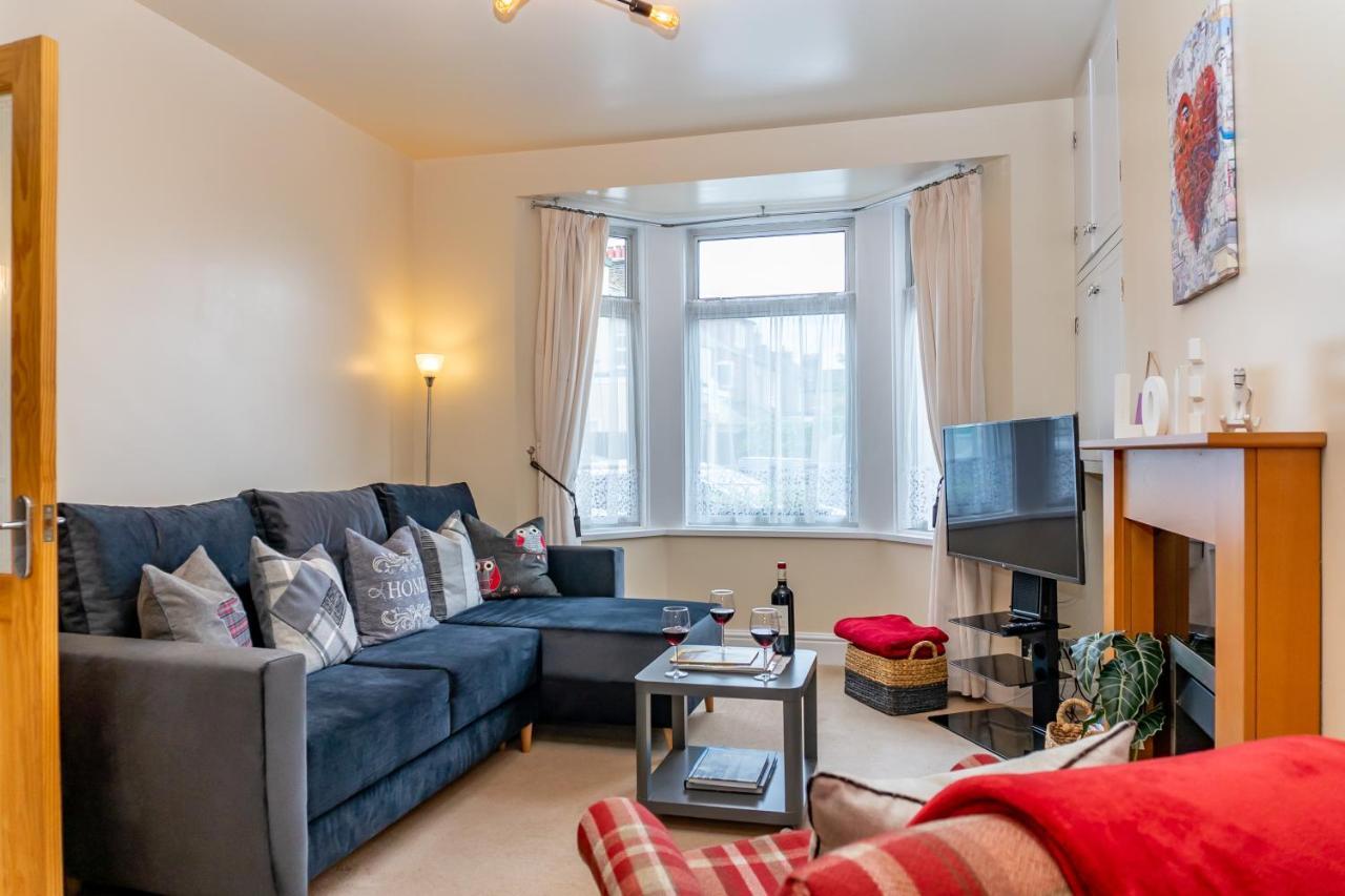 Red Cherry House Watford  Extérieur photo