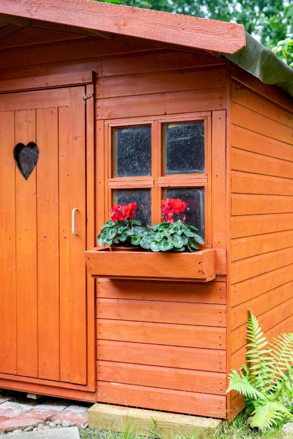 Red Cherry House Watford  Extérieur photo